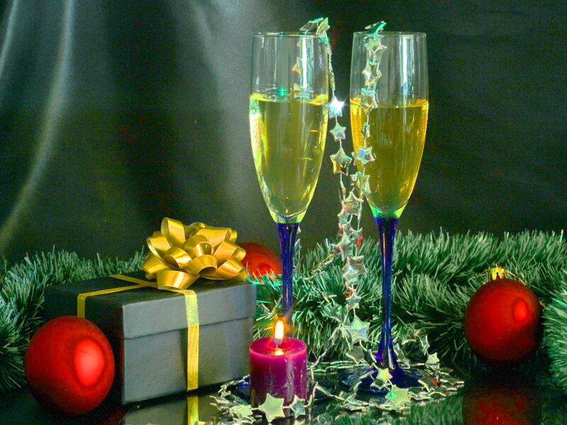 Champagne Glasses and Gift — Green
