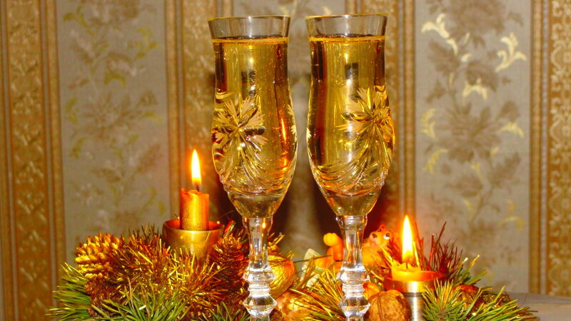 Champagne Glasses with Candles — Gold