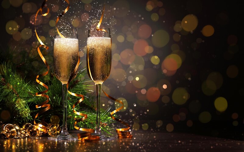 Champagne Glasses with Confetti — Gold