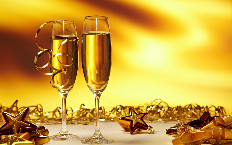 Champagne Glasses with Decorations — Gold