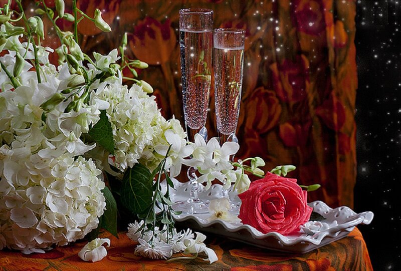 Champagne Glasses with Flowers — White
