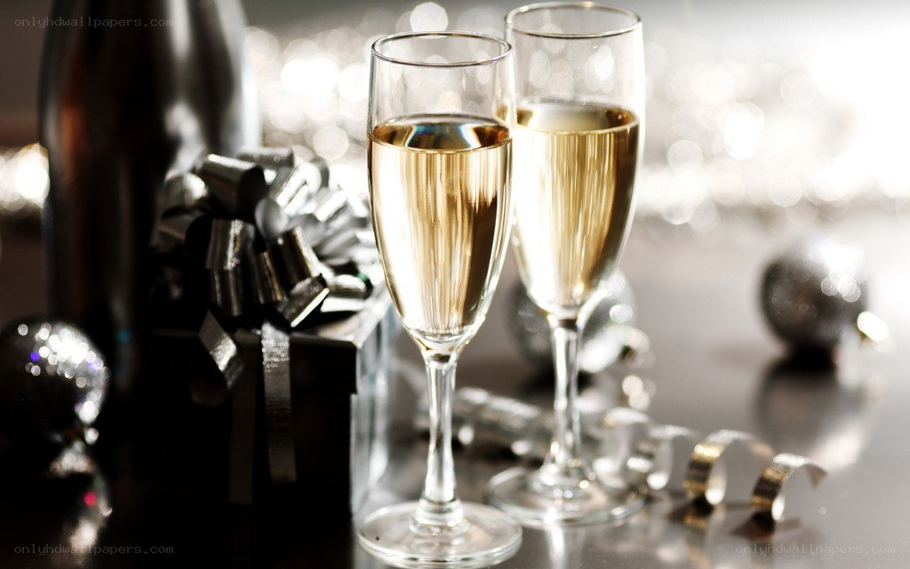 Champagne glasses with gifts