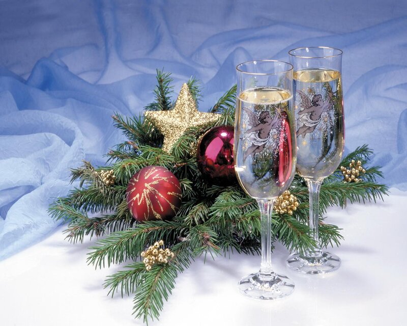 Champagne Glasses with Ornaments — Green