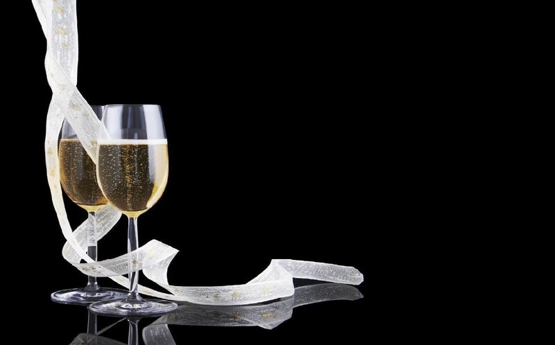 Champagne glasses with ribbon