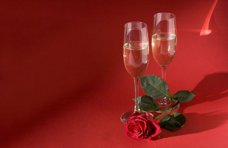Champagne glasses with rose