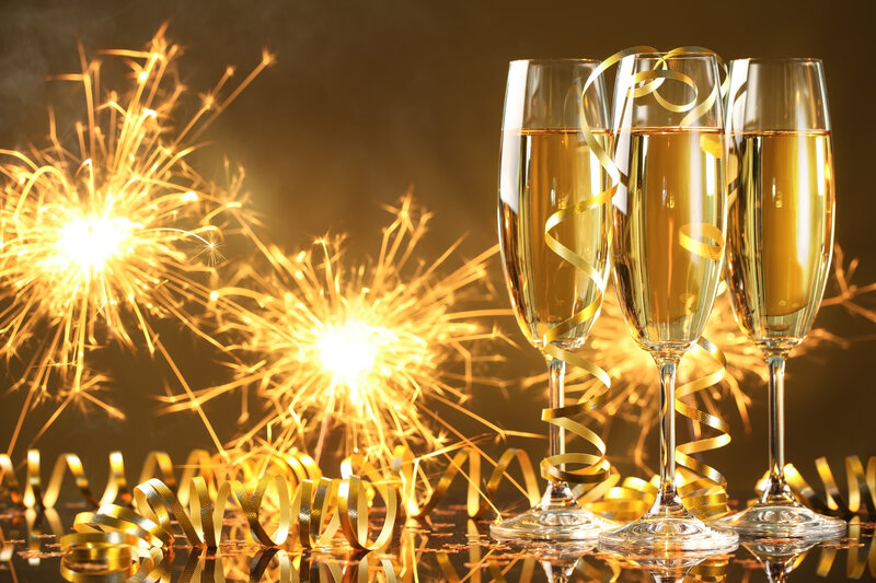Champagne Glasses with Sparklers — Gold