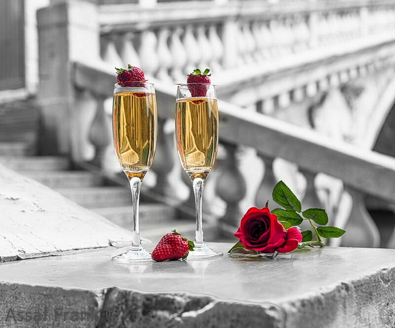 Champagne Glasses with Strawberries — Red