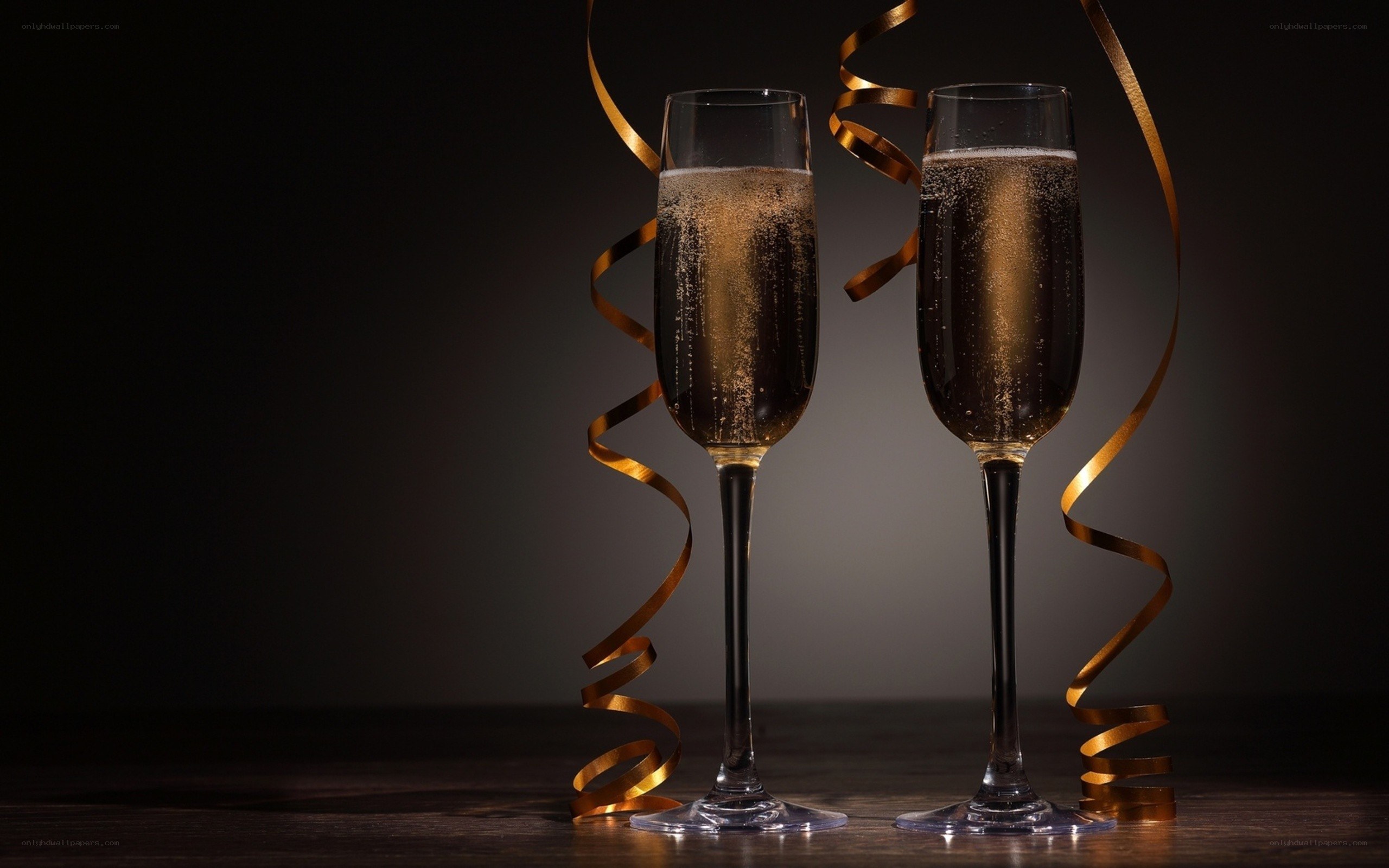 Champagne glasses with streamers
