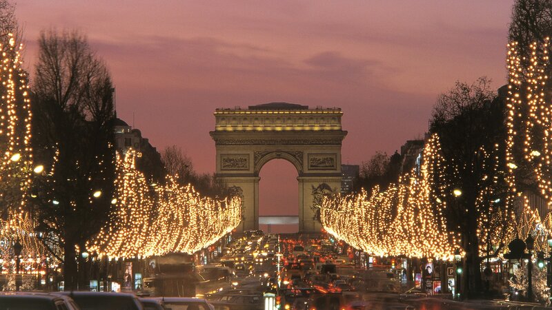Champs-Élysées at dusk