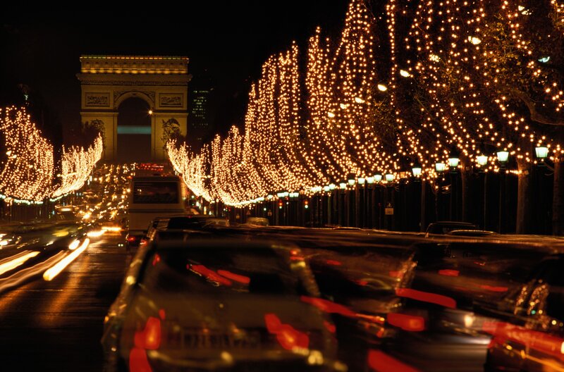 Champs-Élysées at night