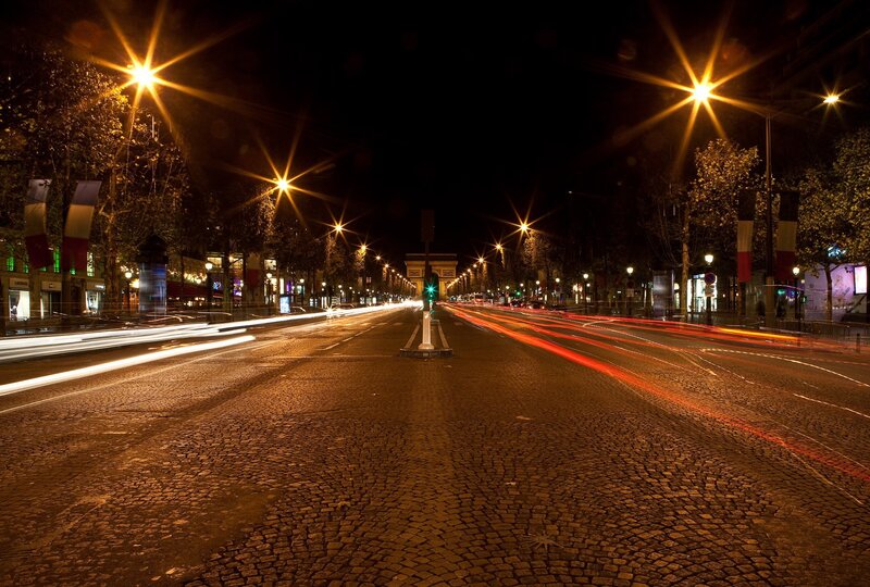 Champs-Élysées at night