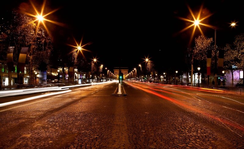 Champs-Élysées at night