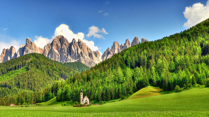 Chapel in Alpine Valley — Green, Serene