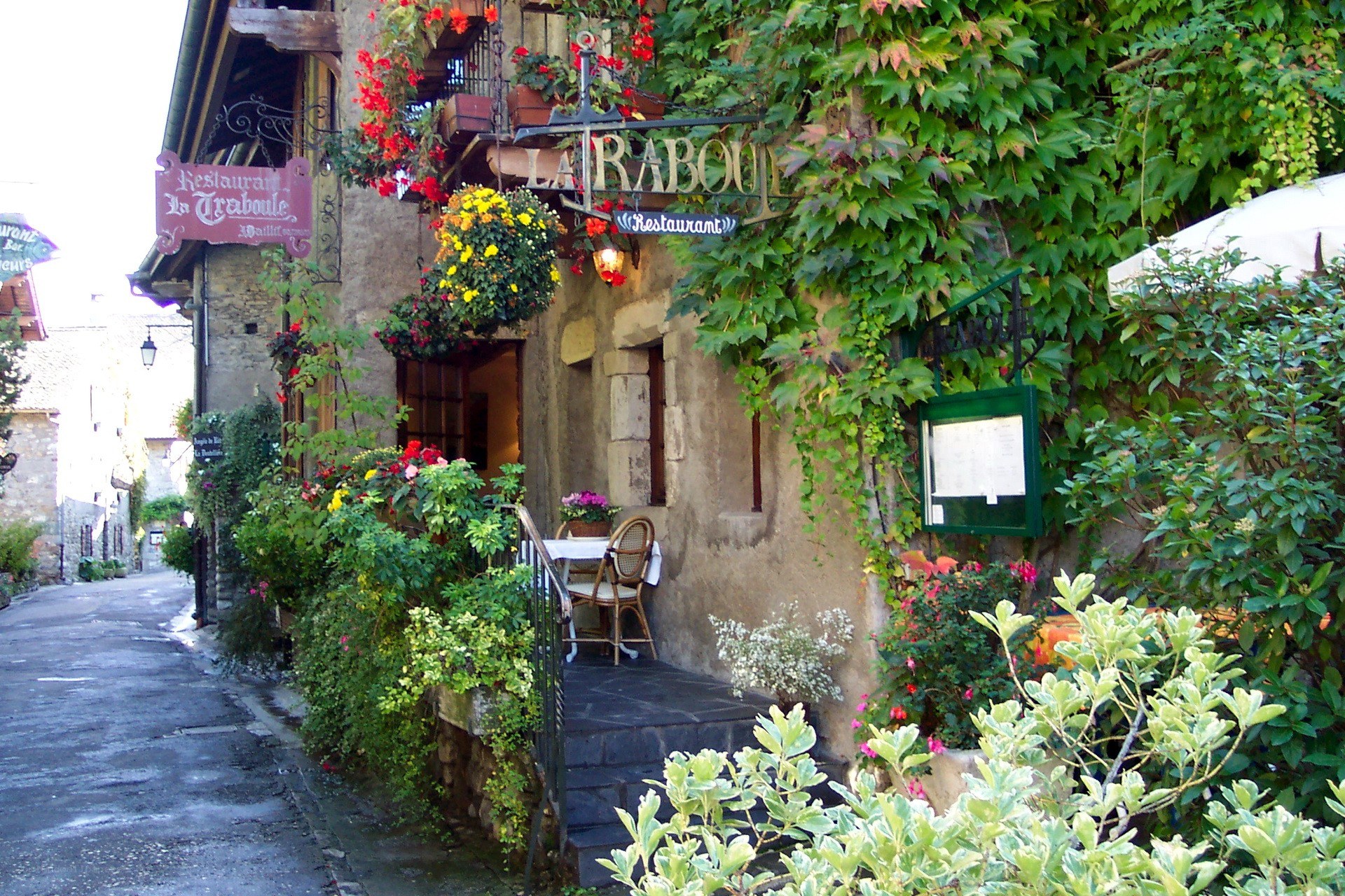 Charming French restaurant facade