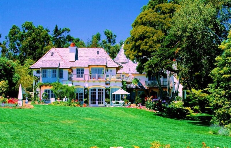 Charming house with lush garden