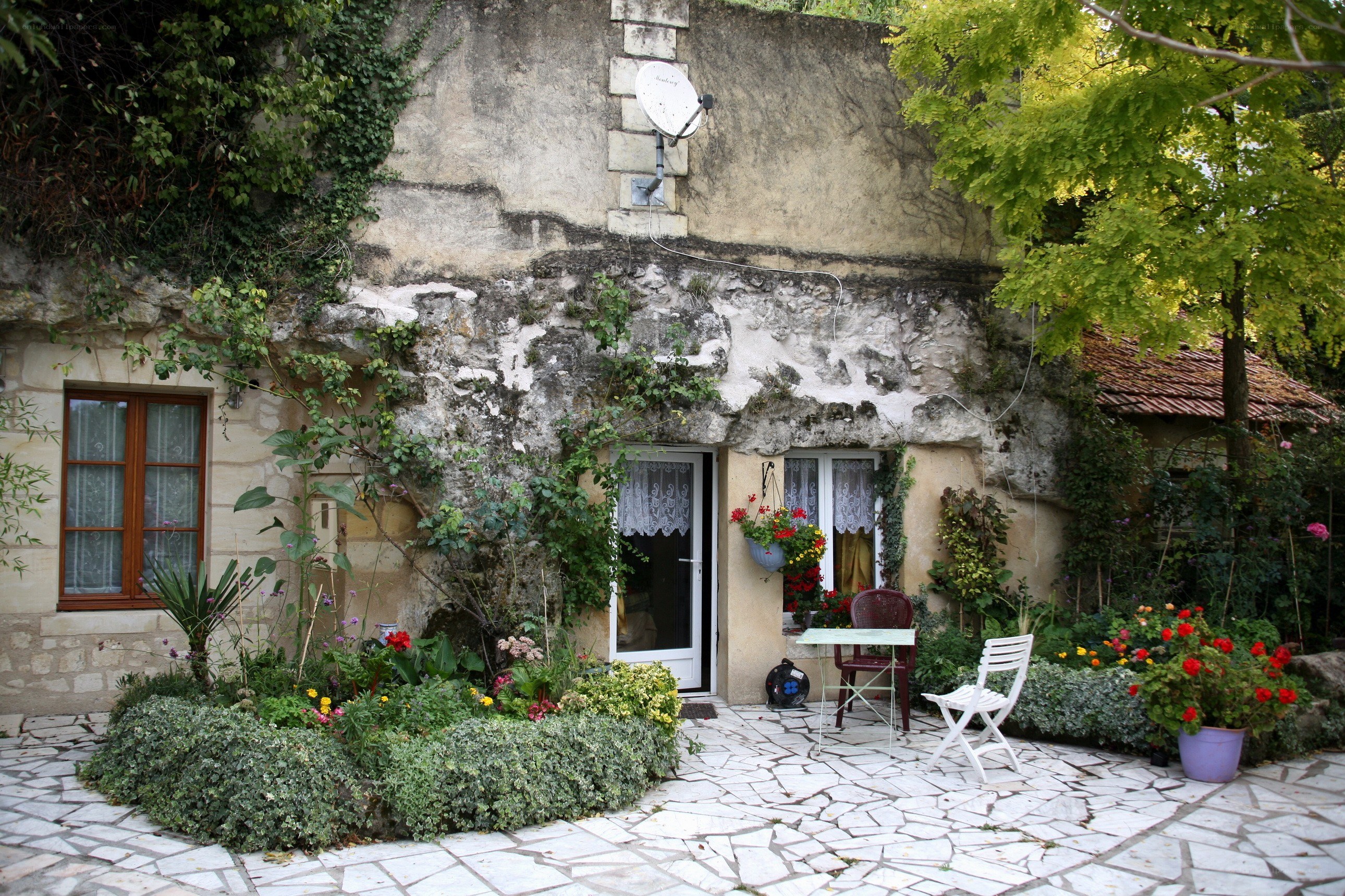 Charming stone cottage courtyard