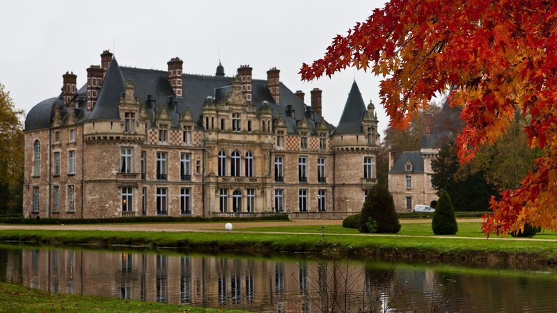 Chateau with Autumn Leaves — Red