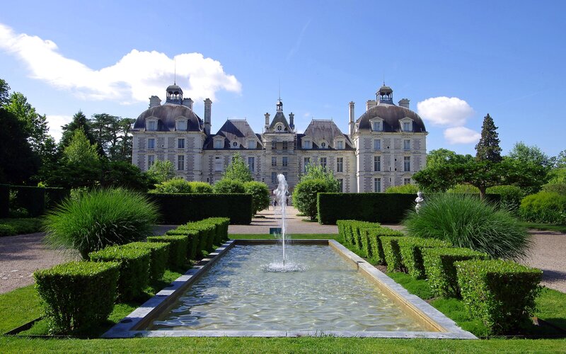 Chateau with Fountain — Green