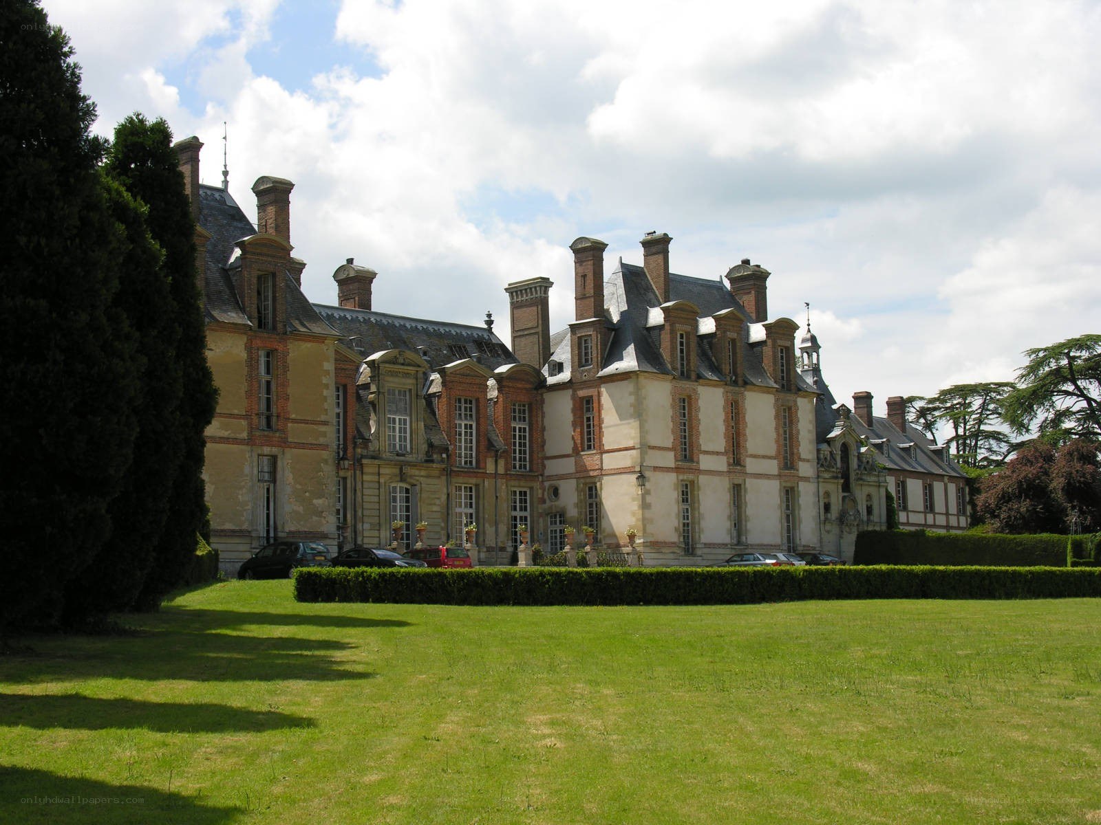 Chateau with manicured gardens