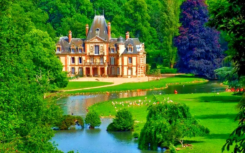 Chateau with Pond — Green, Serene