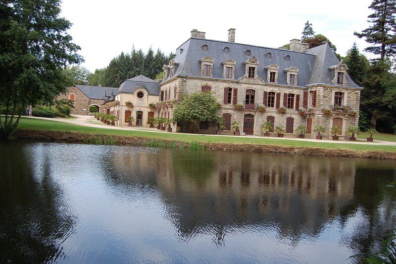 Chateau with Pond — Green
