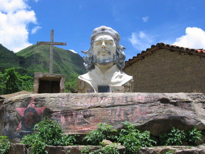 Che Guevara bust monument