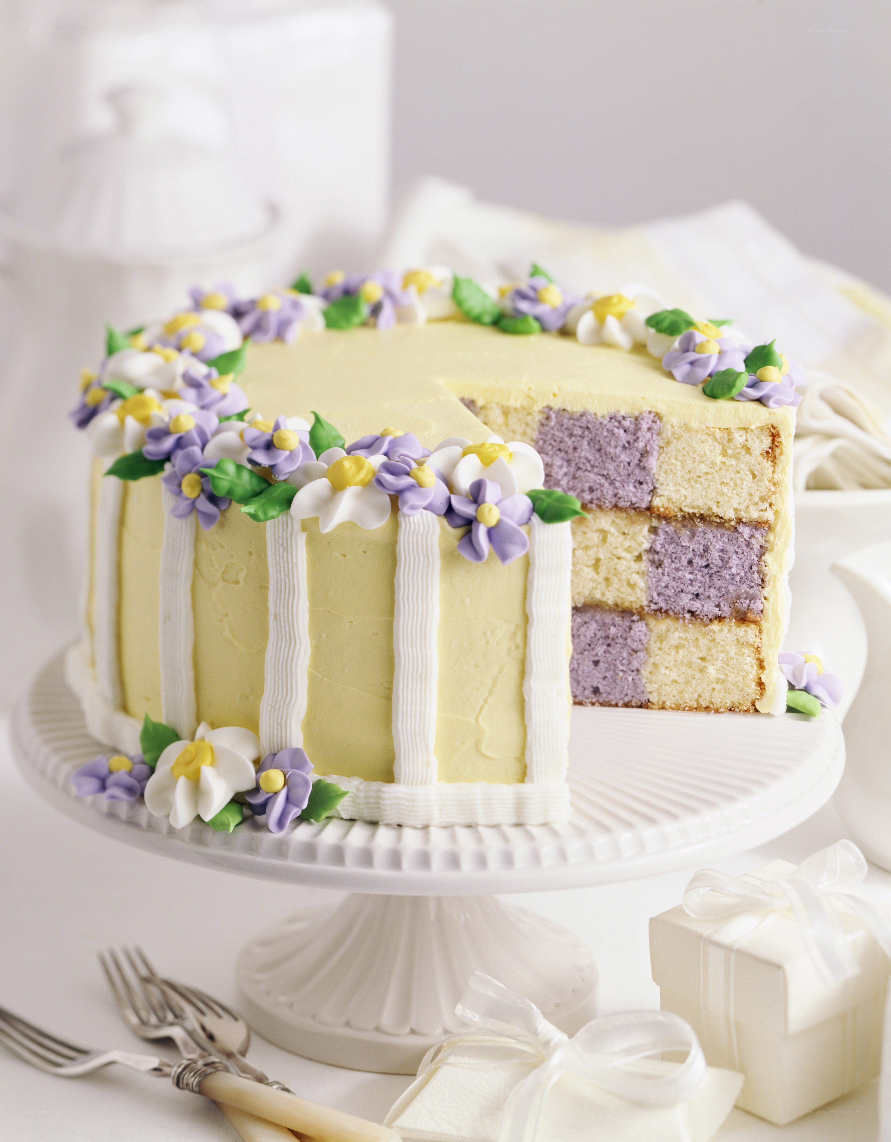 checkered cake with flowers