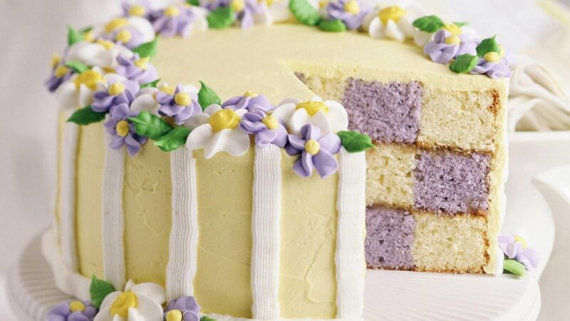 checkered cake with flowers