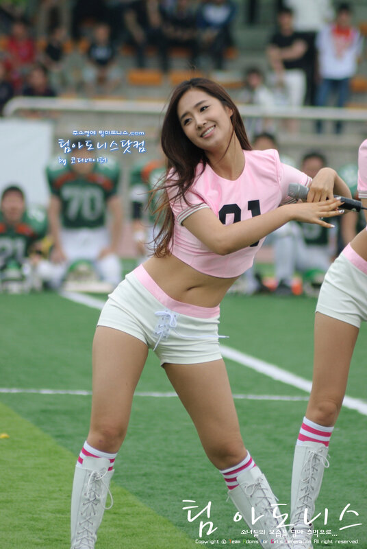 Cheerleader Performing — Green