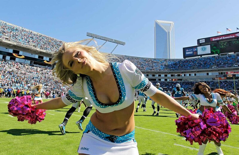 Cheerleader with Pom-poms — Green