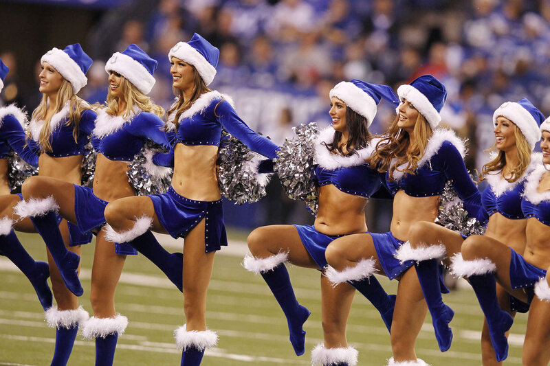 Cheerleaders in Holiday Outfits — Blue