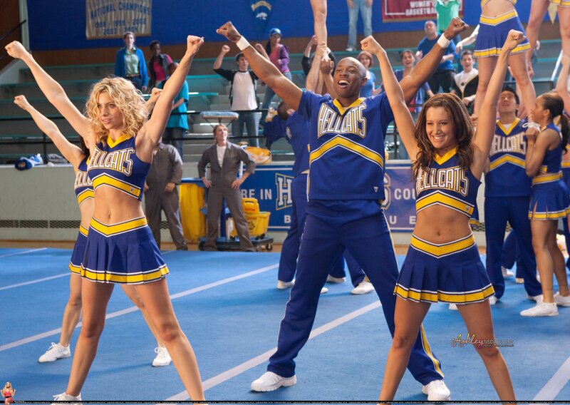 cheerleaders performing routine
