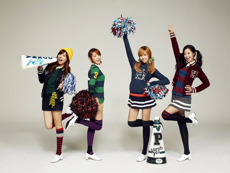 cheerleading group photo