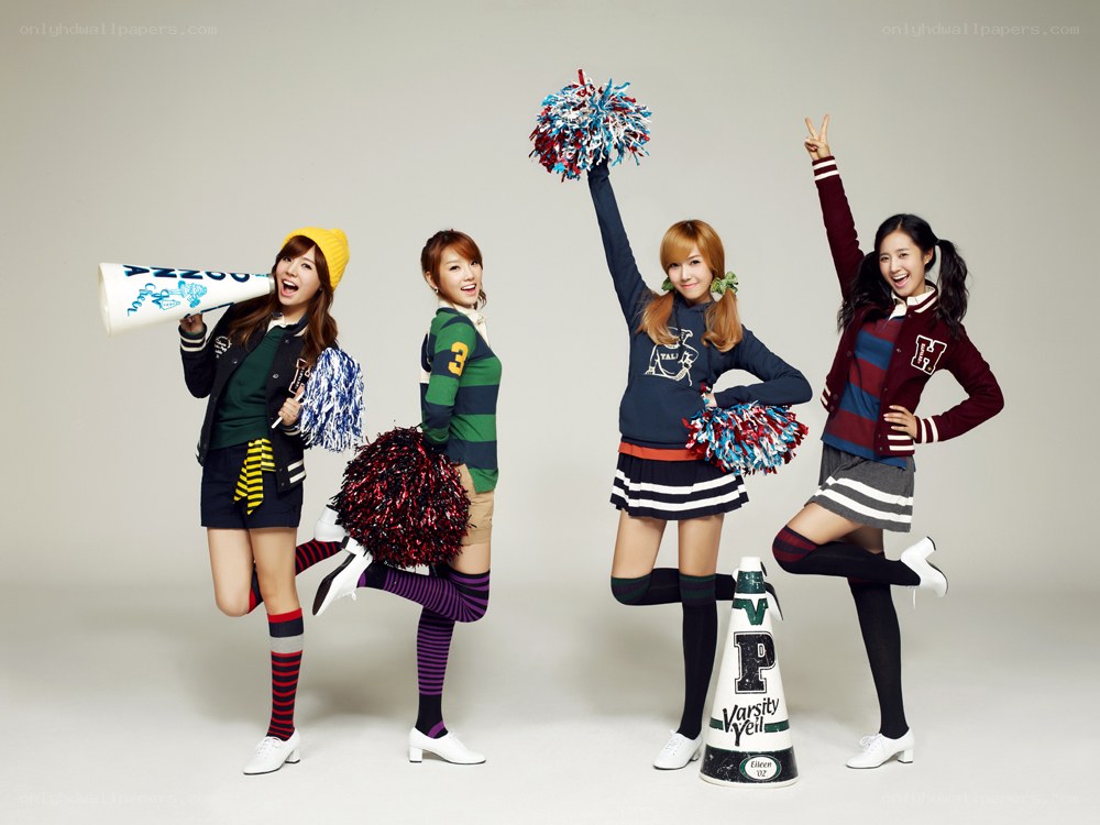 cheerleading group photo