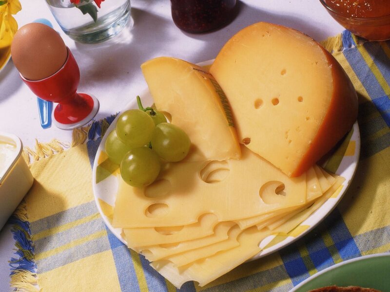 Cheese and fruit breakfast plate