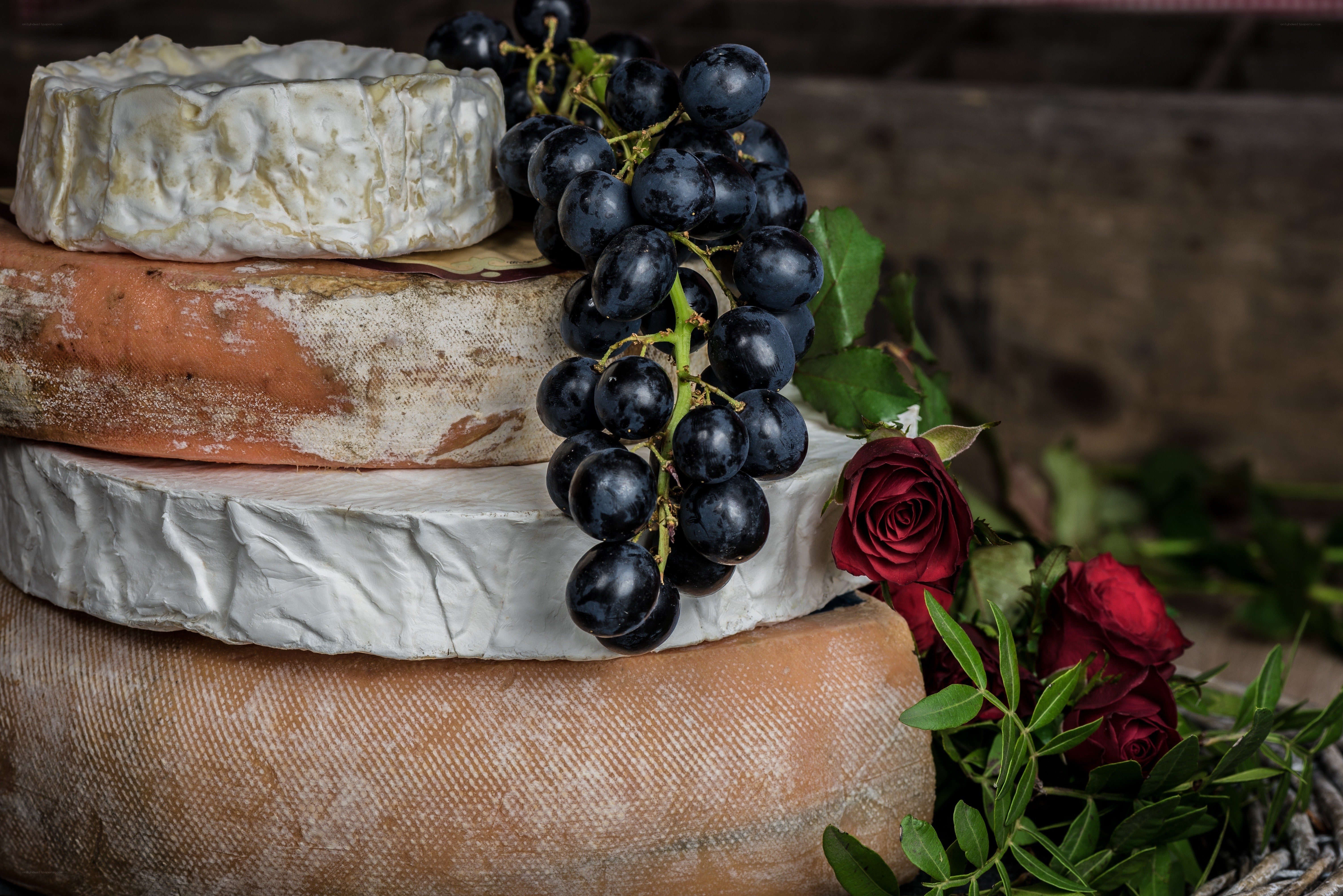 Cheese and grapes arrangement