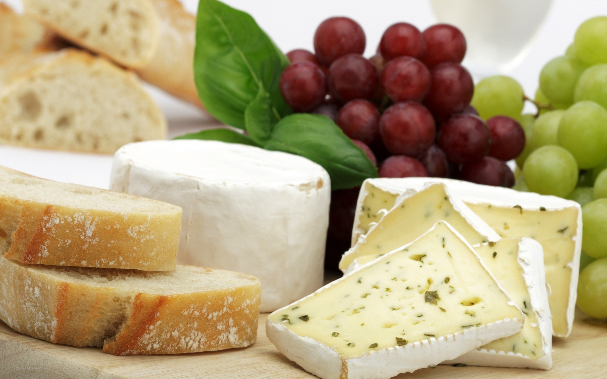 cheese and grapes platter