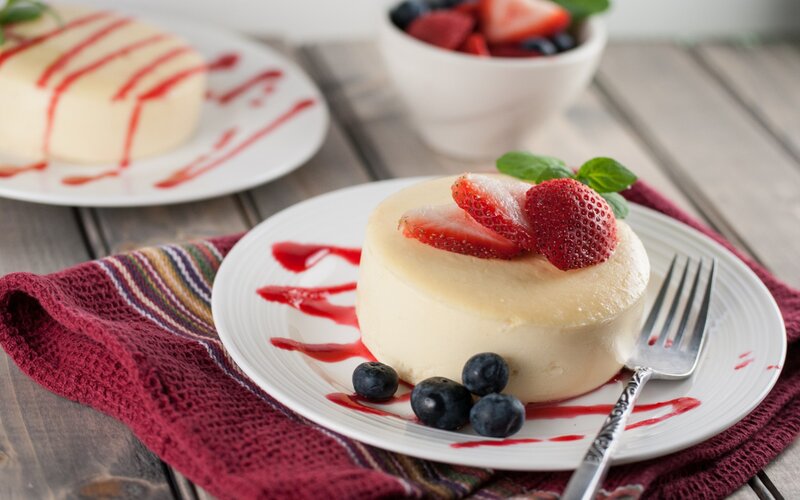 Cheesecake with Berries — White