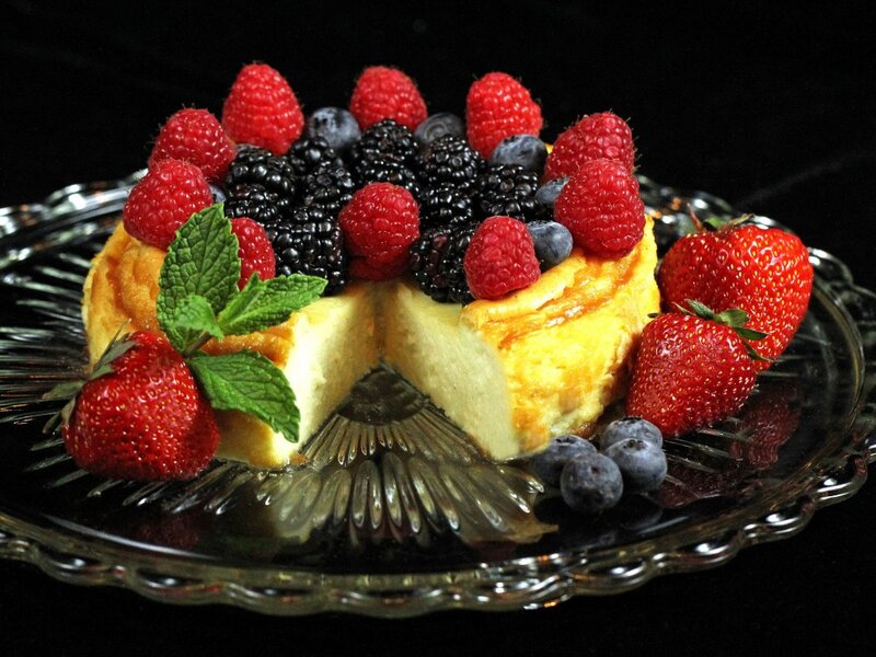 Cheesecake with Berries — Yellow