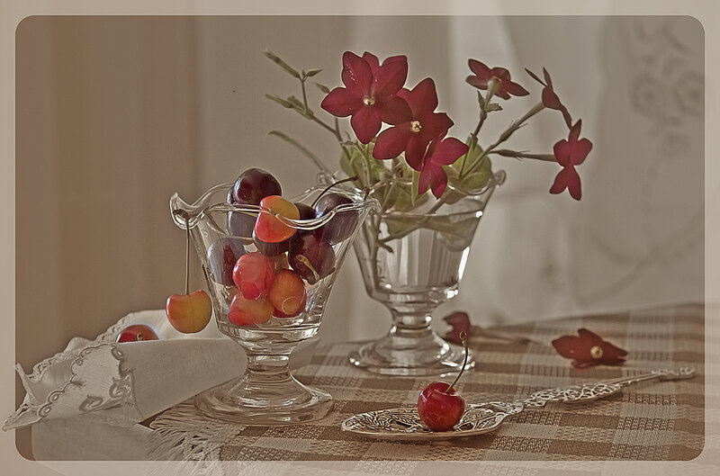 Cherries in Glass Bowl — Red