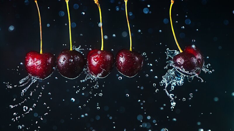Cherries Splashing in Water — Black