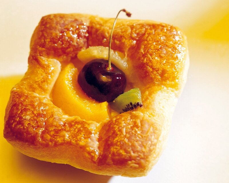 cherry and kiwi pastry