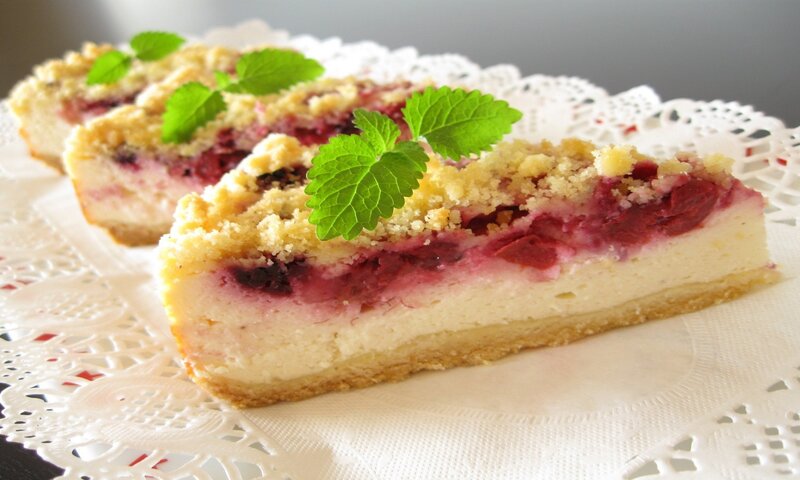 Cherry Cheesecake Slices