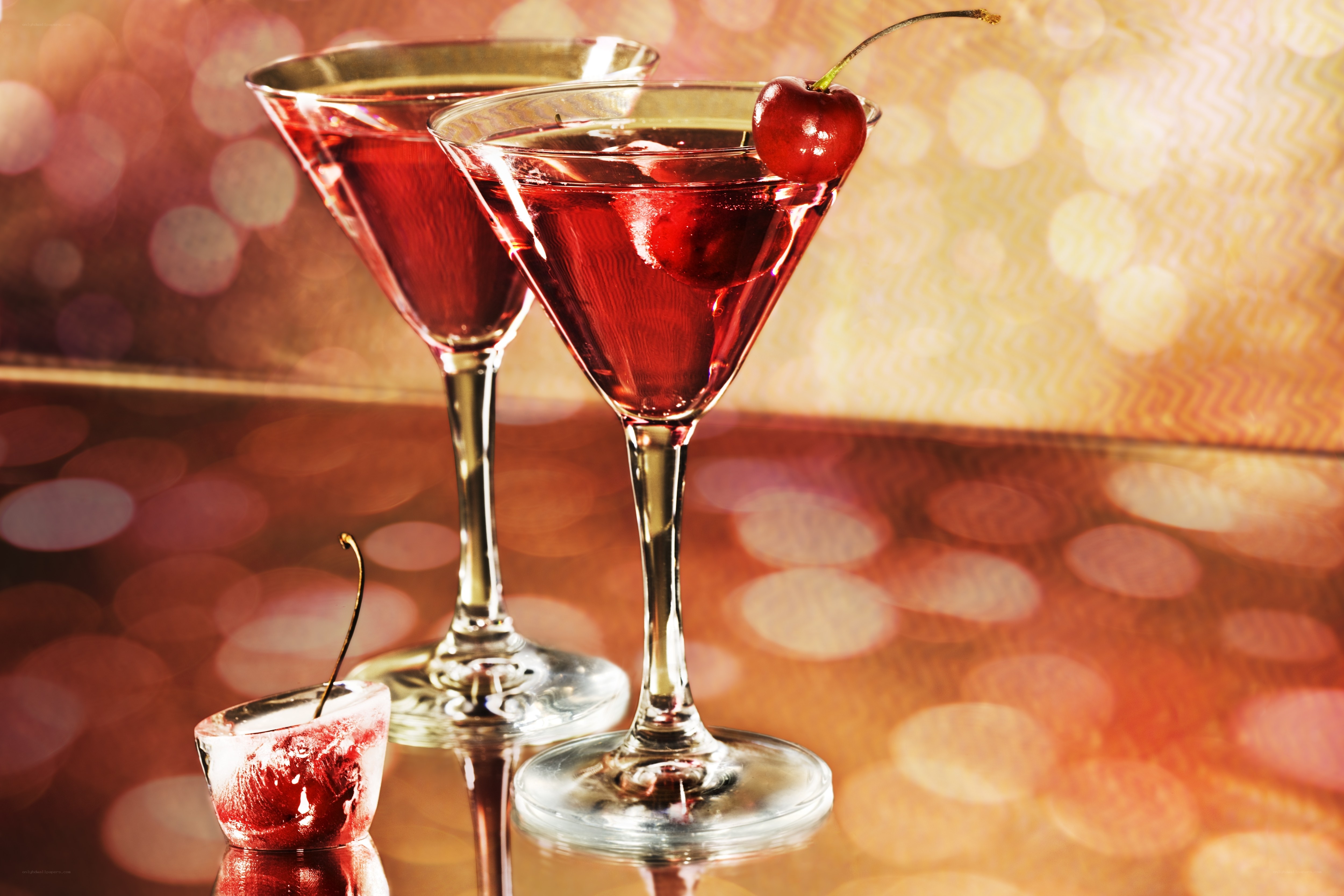 Cherry cocktails with ice