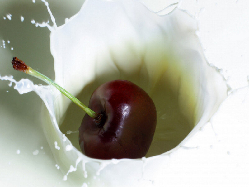 Cherry in Milk Splash — White, Dynamic