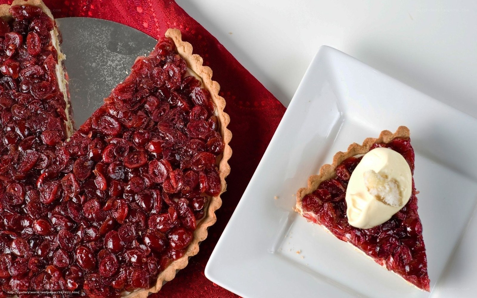 cherry tart with ice cream