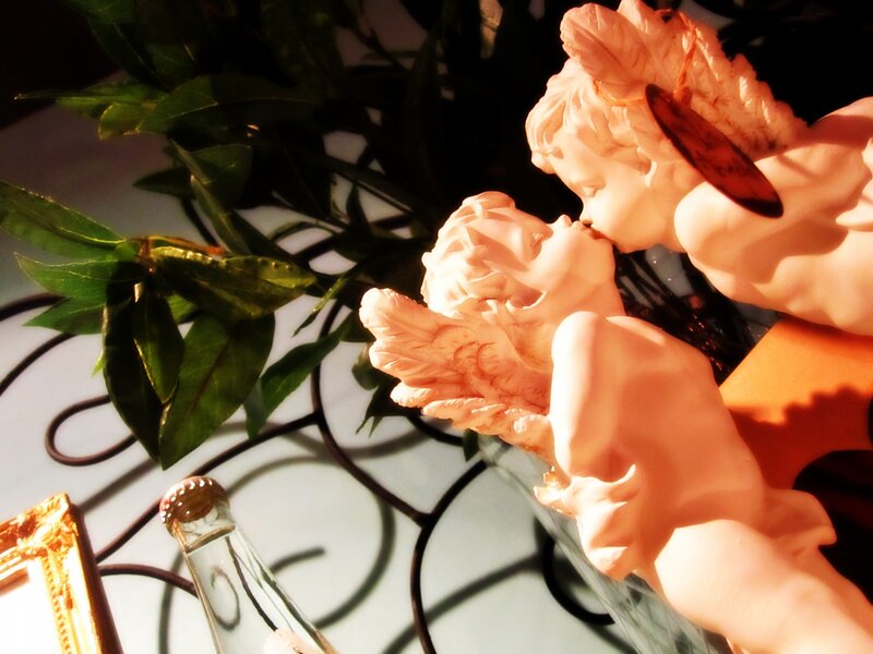 Cherub Statues Kissing