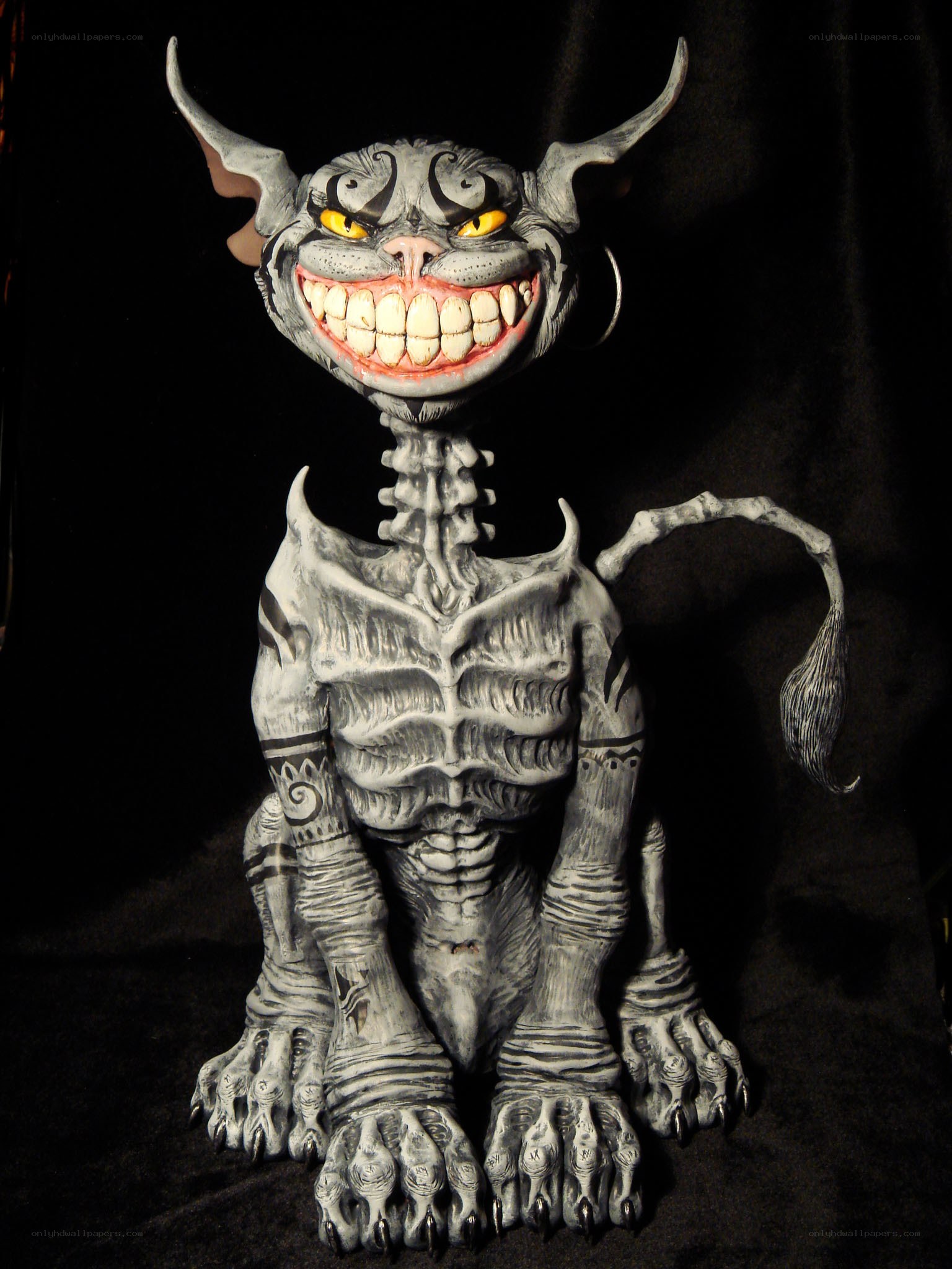 Cheshire Cat figurine sculpture