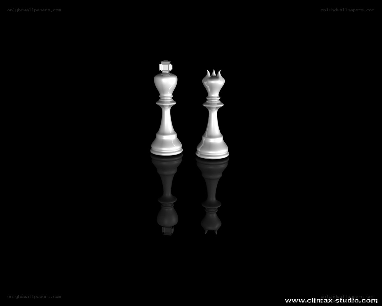 chess king and queen pieces