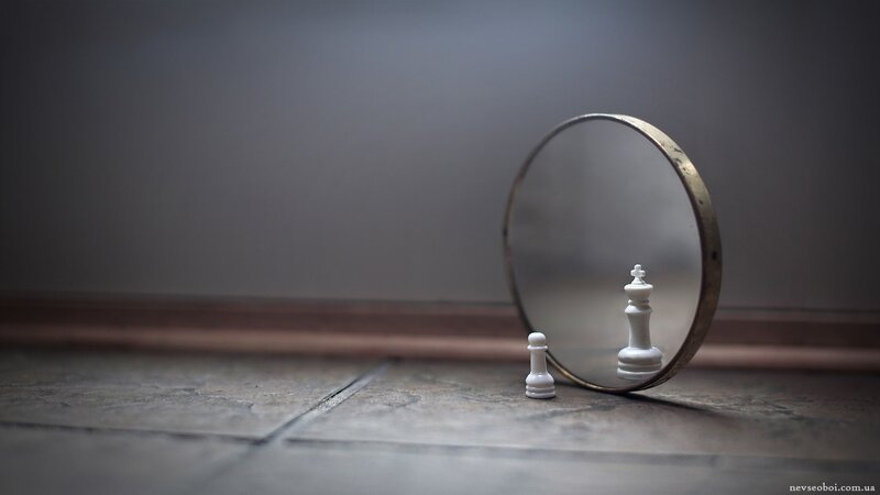 Chess Pieces and Mirror — Gray